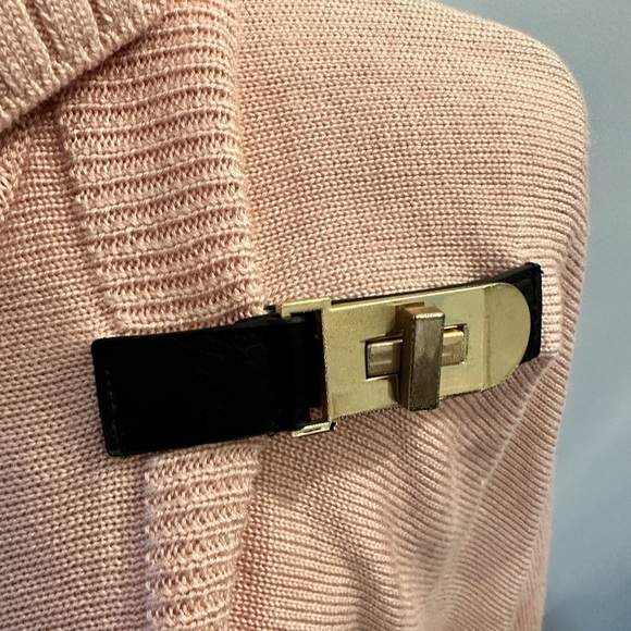 Calvin Klein sweater pink cape style sweater with buckle clasp - Picture 4 of 5